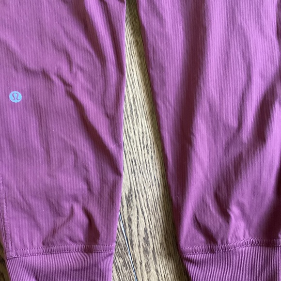 Lululemon, Dance Studio jogger, high rise, garnet colour size 6 - Picture 7 of 8